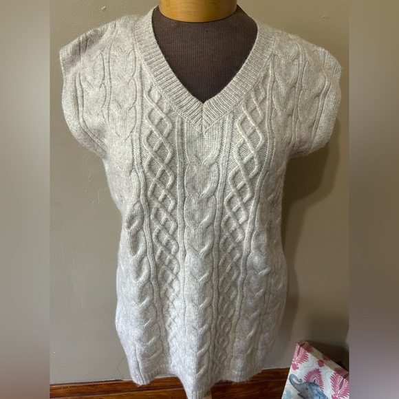 Sincerely Jules Women’s Sz L Beige Heather Soft Sweater Vest - Picture 2 of 9